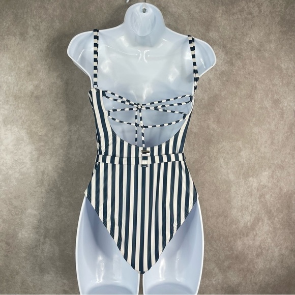Kenny Flowers The Hamptons Blue Stripe Underwire One Piece Swimsuit Women's NWOT - Picture 10 of 11